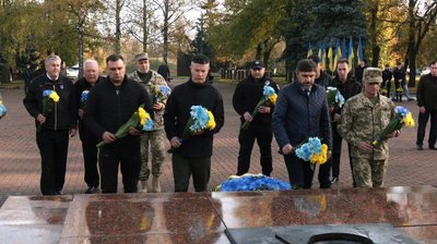 79 річниця визволення України від нацистів. У Кропивницькому вшанували пам'ять загиблих 79 річниця визволення України від нацистів. У Кропивницькому вшанували пам'ять загиблих