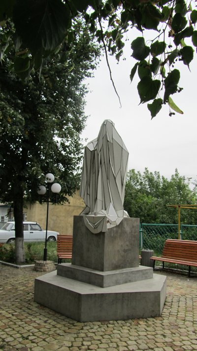 Рецепція радянської спадщини в сучасному українському мистецтві: бути присутнім, аби визнати минуле Рецепція радянської спадщини в сучасному українському мистецтві: бути присутнім, аби визнати минуле