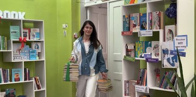 Майже чотири десятка книг Юлія принесла до бібліотеки сьогодні, 15 червня 2026 року, Хмельниччина