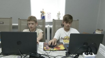 Діти вивчають компʼютерну грамотність Діти вивчають компʼютерну грамотність