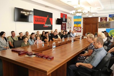 На Вінниччині родинам загиблих оборонців передали державні нагороди На Вінниччині родинам загиблих оборонців передали державні нагороди