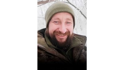 На Чернігівщині попрощалися з двома захисниками: Андрієм Юрченком та Сергієм Сушеницею На Чернігівщині попрощалися з двома захисниками: Андрієм Юрченком та Сергієм Сушеницею
