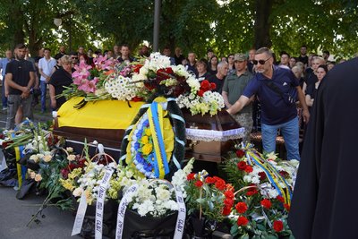 В Ужгороді попрощалися із загиблим військовослужбовцем Миколою Лошаком В Ужгороді попрощалися із загиблим військовослужбовцем Миколою Лошаком
