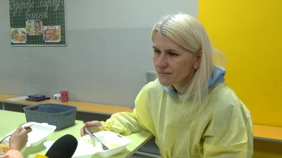 «Діти просять суші»: як в одній зі шкіл Чернігова запросили батьків скуштувати страви зі шкільного меню «Діти просять суші»: як в одній зі шкіл Чернігова запросили батьків скуштувати страви зі шкільного меню