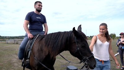 «Вони так заспокоюють»: ветерани з ампутаціями каталися верхи на Вінниччині «Вони так заспокоюють»: ветерани з ампутаціями каталися верхи на Вінниччині