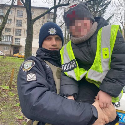 У Житомирі патрульні розшукали п'ятирічного хлопчика, який вирішив самостійно прогулятися містом У Житомирі патрульні розшукали п'ятирічного хлопчика, який вирішив самостійно прогулятися містом
