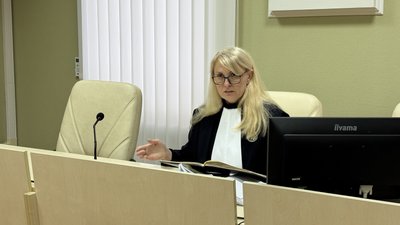 Автівки для суду від Полтавської міськради: Чередниченко вважає, що це може вплинути на його справу Автівки для суду від Полтавської міськради: Чередниченко вважає, що це може вплинути на його справу