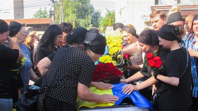 На Чернігівщині попрощалися з захисниками Сергієм Прокопчуком та Миколою Гавришем На Чернігівщині попрощалися з захисниками Сергієм Прокопчуком та Миколою Гавришем
