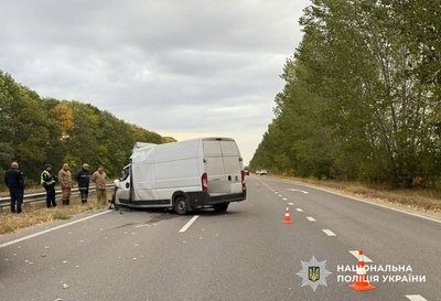 На Полтавщині у ДТП загинув водій фургону На Полтавщині у ДТП загинув водій фургону