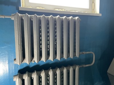 У квартирах зруйнованого ракетою будинку у Полтаві мокрі стіни: чому не відновлюють будівлю У квартирах зруйнованого ракетою будинку у Полтаві мокрі стіни: чому не відновлюють будівлю