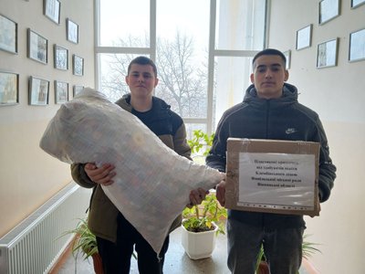"Кришечки збирай — ЗСУ допомагай!": школярі на Вінниччині "Кришечки збирай — ЗСУ допомагай!": школярі на Вінниччині