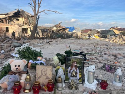 У селі Лапаївка біля Львова внаслідок атаки РФ загинула родина з чотирьох людей У селі Лапаївка біля Львова внаслідок атаки РФ загинула родина з чотирьох людей