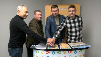 "Країна волонтерів": у Чернігові погасили нову благодійну марку
