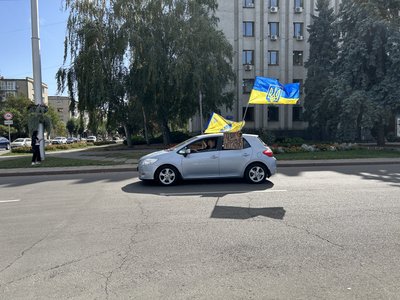 У Кременчуці відбувся автопробіг на підтримку військовополонених У Кременчуці відбувся автопробіг на підтримку військовополонених