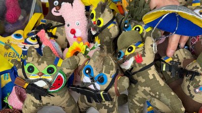 Ярмарок, майстеркласи, рожева хода: в Ужгороді триває "Сакура Фест" Ярмарок, майстеркласи, рожева хода: в Ужгороді триває "Сакура Фест"