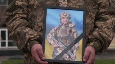 Із загиблими бійцями Юрієм Харитонюком та Володимиром Смірновим попрощалися у Рівному Із загиблими бійцями Юрієм Харитонюком та Володимиром Смірновим попрощалися у Рівному