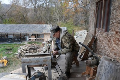 Живу так, як я хочу зараз: у селі на Черкащині різьбяр-самоук Живу так, як я хочу зараз: у селі на Черкащині різьбяр-самоук