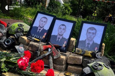 Під час ліквідації наслідків атаки РФ загинули троє рятувальників Під час ліквідації наслідків атаки РФ загинули троє рятувальників