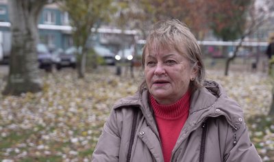 "Нічого не відчуваєш, тільки пустоту та біль". Мешканці пошкодженої багатоповерхівки у Дніпрі забирають речі з квартир "Нічого не відчуваєш, тільки пустоту та біль". Мешканці пошкодженої багатоповерхівки у Дніпрі забирають речі з квартир