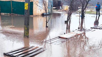 На Кіровоградщині рятувальники 120 разів відкачували воду з підвалів та дворів На Кіровоградщині рятувальники 120 разів відкачували воду з підвалів та дворів