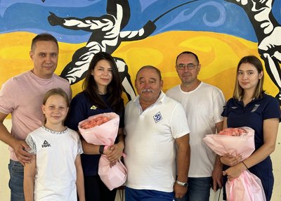 Фехтувальниці Влада Харькова і Дар'я Варфоломеєва після Олімпіади приїхали в Ужгород і зустрілися із першим тренером Фехтувальниці Влада Харькова і Дар'я Варфоломеєва після Олімпіади приїхали в Ужгород і зустрілися із першим тренером
