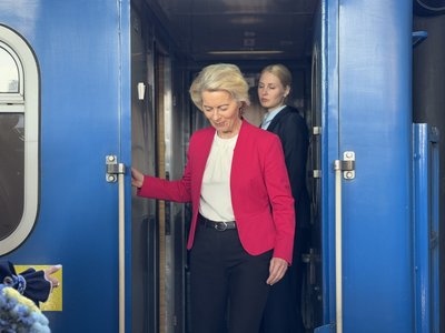 Президентка Єврокомісії Урсула фон дер Ляєн прибула на залізничний вокзал у Києві зранку 15 липня 2026 року