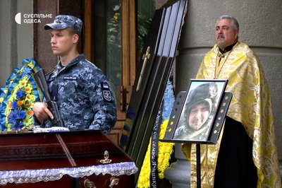 "Мертвих бачу частіше, ніж живих": в Одесі поховали начмеда батальйону, який загинув під Бахмутом "Мертвих бачу частіше, ніж живих": в Одесі поховали начмеда батальйону, який загинув під Бахмутом