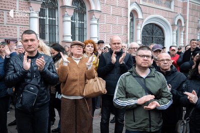"Він десь поруч посміхається": в Одесі попрощалися з актором "Маски-шоу" Володимиром Комаровим