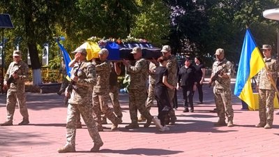 На Кіровоградщині попрощалися з пʼятьма захисниками На Кіровоградщині попрощалися з пʼятьма захисниками