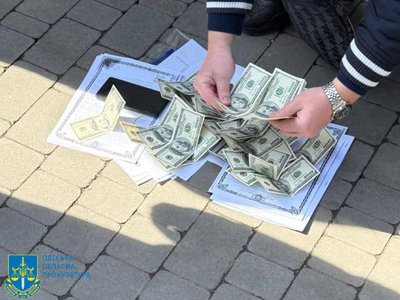 Обіцяв допомогти з оформленням права власності на землю: на Одещині викрили посадовця Держгеокадастру Обіцяв допомогти з оформленням права власності на землю: на Одещині викрили посадовця Держгеокадастру