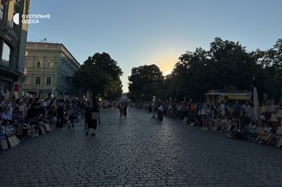 Одесити втретє зібралися на акцію протесту проти відставки міністра оборони Федорова Одесити втретє зібралися на акцію протесту проти відставки міністра оборони Федорова