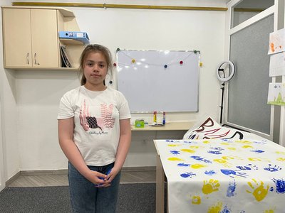 Учасниця акції Софія Слободян, акція "Дитячі долоньки — за мир" Учасниця акції Софія Слободян, акція "Дитячі долоньки — за мир"