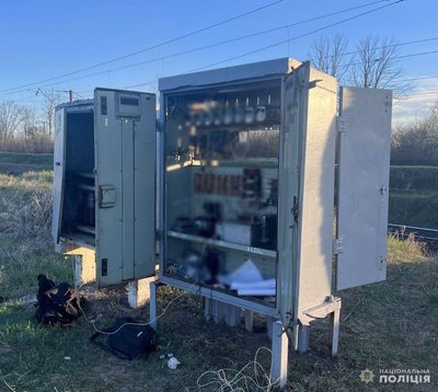 Поліція Кіровоградщини затримала підозрюваного у підпалі релейних шаф та електротрансформатора Поліція Кіровоградщини затримала підозрюваного у підпалі релейних шаф та електротрансформатора