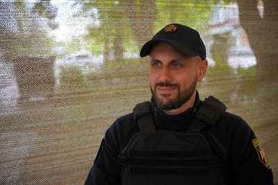"Вони завжди використовують техніку подвійного удару": рятувальник ДСНС про роботу під обстрілами РФ на Херсонщині "Вони завжди використовують техніку подвійного удару": рятувальник ДСНС про роботу під обстрілами РФ на Херсонщині