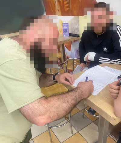 Майже 900 тисяч гривень збитків: на Житомирщині судитимуть групу людей за незаконну вирубку дубів Майже 900 тисяч гривень збитків: на Житомирщині судитимуть групу людей за незаконну вирубку дубів