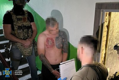 Вимагав 500 тисяч доларів та планував закопати тіло за містом. СБУ підозрює киянина у шантажі підприємця з Краматорська Вимагав 500 тисяч доларів та планував закопати тіло за містом. СБУ підозрює киянина у шантажі підприємця з Краматорська