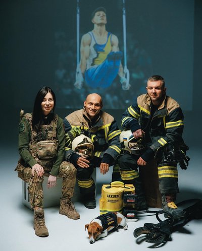 Олімпійський чемпіон із Черкас сфотографувався із захисницями для календаря Олімпійський чемпіон із Черкас сфотографувався із захисницями для календаря