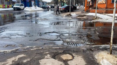 "Сніг зійшов разом з асфальтом": що розповідають жителі Чернігівщини про стан доріг після зими "Сніг зійшов разом з асфальтом": що розповідають жителі Чернігівщини про стан доріг після зими