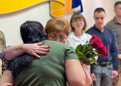 Нагородили після загибелі: в Житомирі рідним полеглих воїнів вручили державні ордени Нагородили після загибелі: в Житомирі рідним полеглих воїнів вручили державні ордени