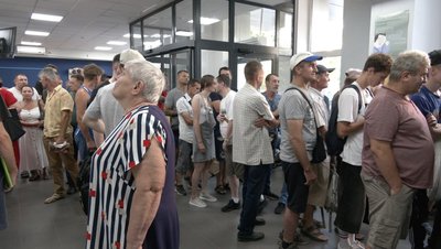 У черкаському ЦНАПі черги на оновлення даних займають із шостої години ранку У черкаському ЦНАПі черги на оновлення даних займають із шостої години ранку