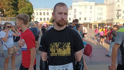 У Тернополі влаштували забіг "Шаную воїнів, біжу за героїв України" У Тернополі влаштували забіг "Шаную воїнів, біжу за героїв України"