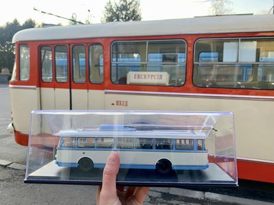 Книгу про історію місцевого тролейбуса презентували у Рівному Книгу про історію місцевого тролейбуса презентували у Рівному