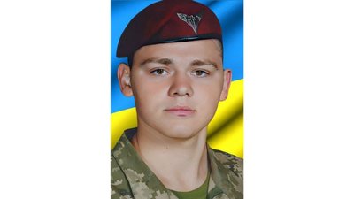 На Чернігівщині попрощалися з трьома захисниками: Павлом Бахмачем, Олександром Кривоцюком та Андрієм Яковенком На Чернігівщині попрощалися з трьома захисниками: Павлом Бахмачем, Олександром Кривоцюком та Андрієм Яковенком