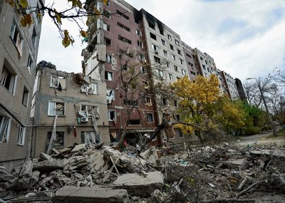 Багатоквартирні будинки пошкоджені внаслідок російського удару у прифронтовому місті Костянтинівка 1 листопада 2025 рік Багатоквартирні будинки пошкоджені внаслідок російського удару у прифронтовому місті Костянтинівка 1 листопада 2025 рік