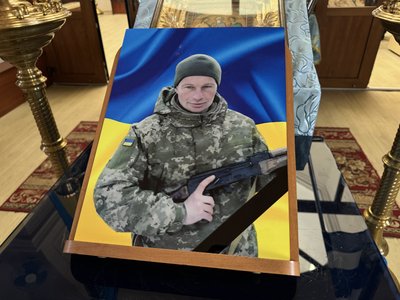 У Херсоні провели в останню путь загиблого на війні матроса Григорія Пивоварчука У Херсоні провели в останню путь загиблого на війні матроса Григорія Пивоварчука