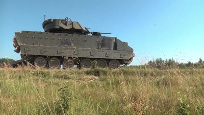 навчання БМП М2 Bradley США українські військовослужбовці фронт навчання БМП М2 Bradley США українські військовослужбовці фронт