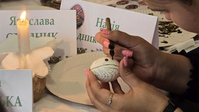 Громади Вінниці презентували великодні кошики, які передали захисникам Громади Вінниці презентували великодні кошики, які передали захисникам