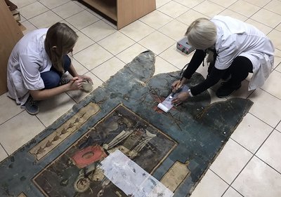 Реставрована хоругва Реставрована хоругва