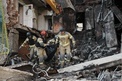 Деблокували тіло загиблої з-під завалів у Харкові Деблокували тіло загиблої з-під завалів у Харкові