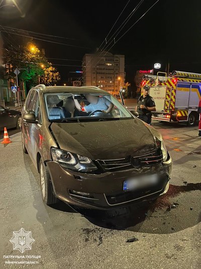 У центрі Рівного зіткнулись два авто, одне з них — перекинулось на бік У центрі Рівного зіткнулись два авто, одне з них — перекинулось на бік